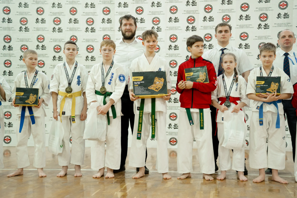 rEKdF-unw9_22ufiR799B.jpg