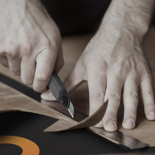 Нож строительный Deli HS EHT4009 9 мм, Soft Touch, черный фото 3