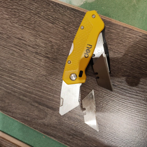 Нож строительный складной Deli YS EDL006Z, трапеция, 19 мм фото 10