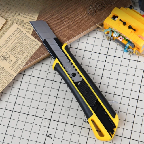 Нож строительный Deli YS EDL003H, 18 мм фото 4