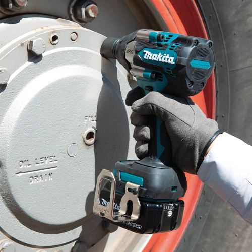 Аккумуляторный гайковерт MAKITA DTW700RT1J, 18 В, 700 Нм, АКБ, 5 Ач, З/У фото 5 Аккумуляторный гайковерт MAKITA DTW700RT1J, 18 В, 700 Нм, АКБ, 5 Ач, З/У фото 5