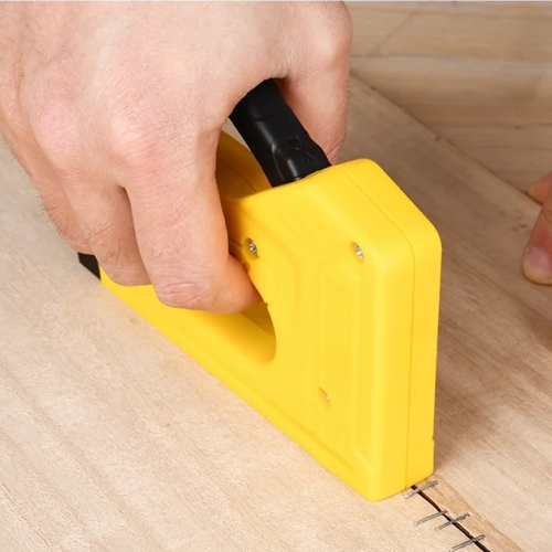 Пистолет скобозабивной Deli EDL238002, 25,5x15x3 см., желтый фото 4